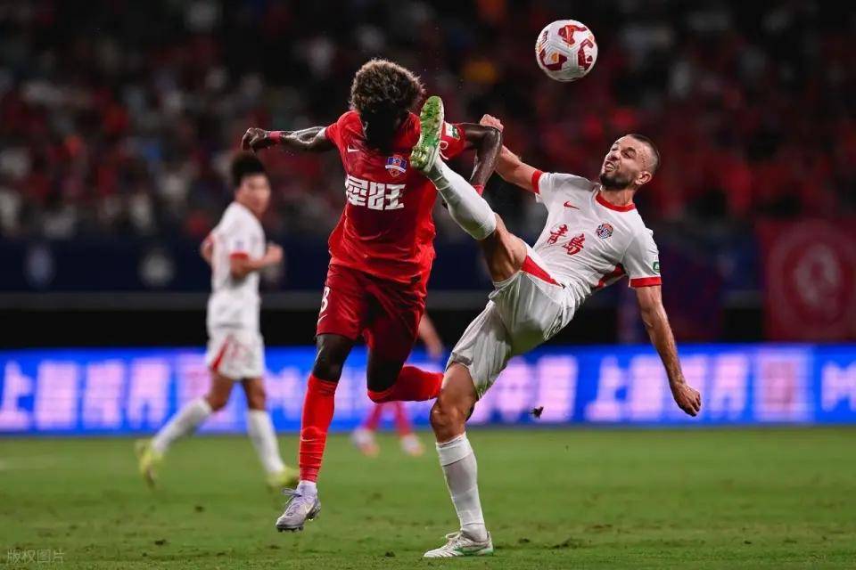 青岛hainiu基本上锁定了降级配额 浪费了良好的情况 李小宝距离被解雇不远